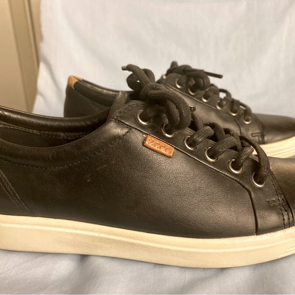 Black smooth leather Ecco Soft 7 cap toe sneakers US 8-8.5 / EU 39. Gently used.